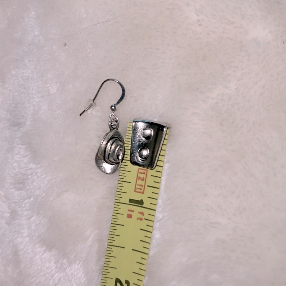 NEW 🤠 RUSTIC SILVER 1/2” DANGLING COWBOY/COWGIRL HAT EARRINGS w/CLEAR BACKINGS - Picture 7 of 7